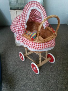 Mooie rotan poppenwagen - 1