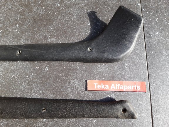 Alfa Romeo Bertone GT Junior Afdekking Raamstijl L+R USED - Afbeelding 3
