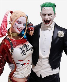 DC Collectibles Suicide Squad Harley Quinn and Joker Statue - 1