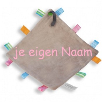 roze labeldoekje inclusief naam borduren - 2