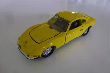 1:43 Norev 811 OPEL GT 1900 geel licht bespeeld ouder los model