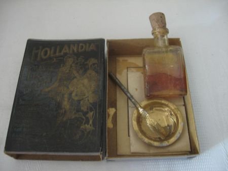 Te koop een doosje met : Hollandia Emaille Lak-Brons - 2