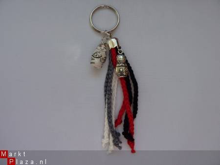 ** Sleutelhanger/tashanger matroesjka (zwart/rood) - 1