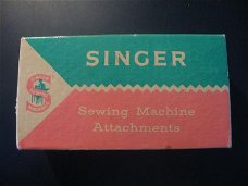 SINGER oud doosje met Attachments Sewing Machine