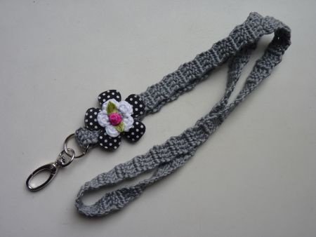 ** Gehaakt keycord polkadot (grijs/zwart/roosje) - 0