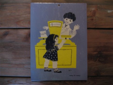 Leuk oud schoolplaatje karton meisje met jongen aan de toonbank...weeg ( ik weeg )...jaren '50 - 1