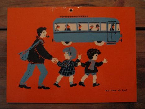 Leuk oud schoolplaatje karton vader met twee kinderen...bus (naar de bus )...jaren '50 - 1