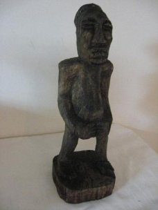 Een oud afrikaans (houten) beeld...