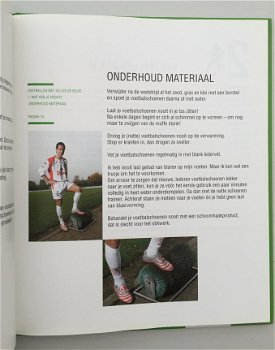 Voetballen met Gilles De Bilde, Pascal Cornet - - 4