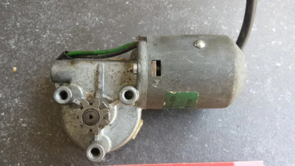 Bosch 0130049006 Stoelversteller Seat Motor USED - 1