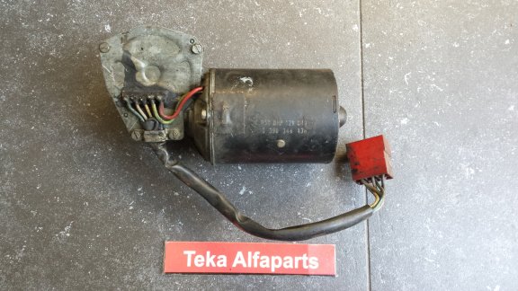 Alfa Romeo Alfetta 116 ruitenwissermotor Bosch 0390346138 Used - 0