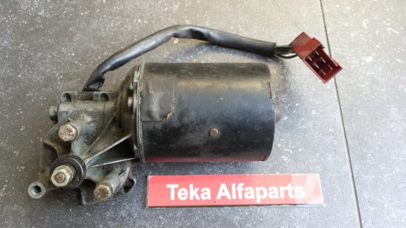 Alfa Romeo Alfetta 116 ruitenwissermotor Bosch 0390346138 Used - 2