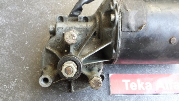 Alfa Romeo Alfetta 116 ruitenwissermotor Bosch 0390346138 Used - 3