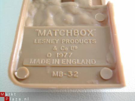 DSCN11049 Matchbox Lesney no. 32 Field Gun base - 1