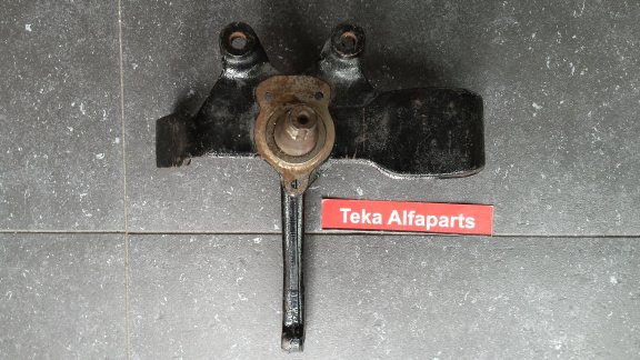 Alfa Romeo Alfetta Fusee / Achsschenkel / Links / NOS / - 5