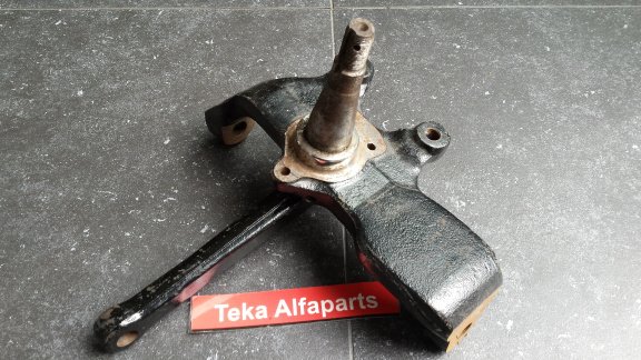 Alfa Romeo Alfetta Fusee / Achsschenkel / Links / NOS / - 6