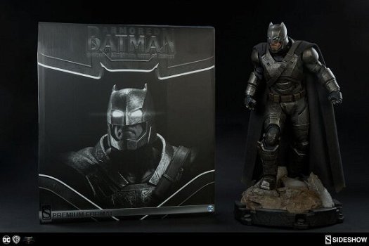 Armored Batman Premium Format Sideshow Collectibles - 3