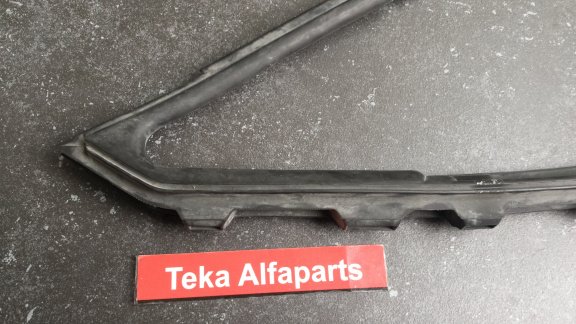 Alfa Romeo Alfetta GTV Raamrubber Links NOS - 1