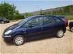 Citroën Xsara Picasso - 1.6I-16V CARACTÈRE Zeer luxe airco ecc trekhaak, en 1.6 motor - 1 - Thumbnail