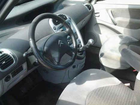 Citroën Xsara Picasso - 1.6I-16V CARACTÈRE Zeer luxe airco ecc trekhaak, en 1.6 motor - 1