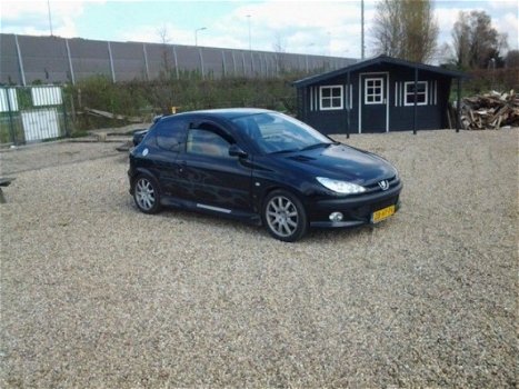 Peugeot 206 - 2.0-16V GTI Voor lief hebbers zeer lux.s / Uitgebouwd 2 x spoiler achterklep zeer mooi - 1