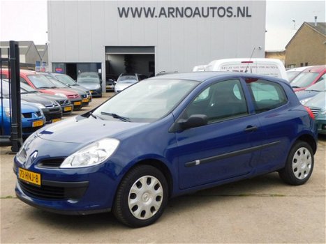 Renault Clio - 1.5 DCI AUTHENTIQUE, STUURBEKRACHTIGING, CENT-VERGRENDELING, RADIO-CD-MP3-AUX, AIRBAG - 1