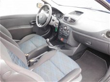 Renault Clio - 1.5 DCI AUTHENTIQUE, STUURBEKRACHTIGING, CENT-VERGRENDELING, RADIO-CD-MP3-AUX, AIRBAG