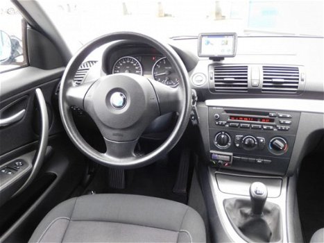 BMW 1-serie - 116I BUSINESS LINE, 6-BAK, AIRCO, NAVIGATIE, ELEK-RAMEN, CENT-VERGRENDELING, RADIO-CD- - 1