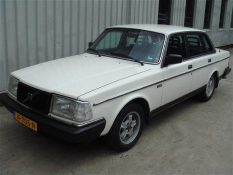 Volvo 240 - 2.3i - 1