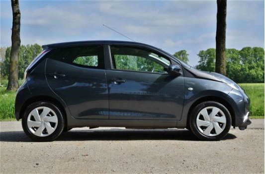 Toyota Aygo - 1.0 VVT-i x-play - 1