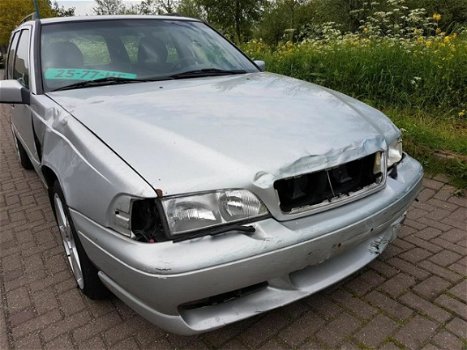 Volvo V70 - 2.3 R AWD - 1