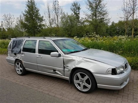 Volvo V70 - 2.3 R AWD - 1