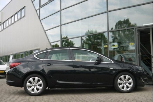 Opel Astra - 1.7 CDTI S/S BUSINESS + NL-auto Nav/climate/PDC - 1