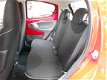 Peugeot 107 - 1.0 12V 68PK 5D XS met rechter dorpel schade - 1 - Thumbnail