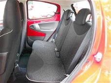 Peugeot 107 - 1.0 12V 68PK 5D XS met rechter dorpel schade