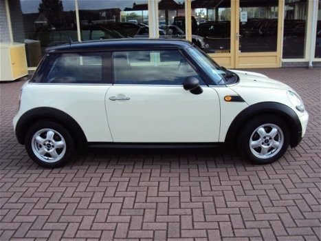 Mini Mini One - 1.4 SALT , AIRCO, LMV, COOPER UITGEVOERD, zeer nette staat - 1