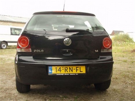 Volkswagen Polo - 1.4-16V Comfortline - 1