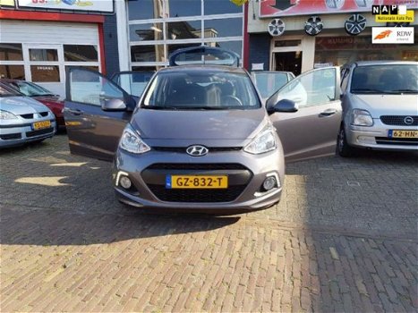 Hyundai i10 - 1.0i i-Motion Premium. Full options Nieuwstaat - 1