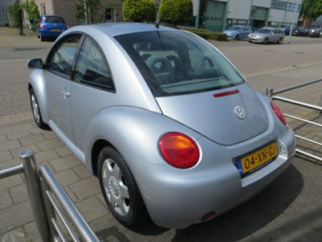 Volkswagen New Beetle - 2.0 HIGHLINE - 1