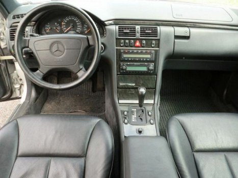 Mercedes-Benz E-klasse - E-280 Elegance Automaat - 1