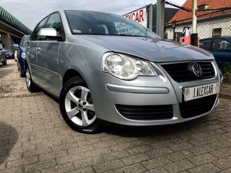 Volkswagen Polo - 1.6-16V Optive - 1