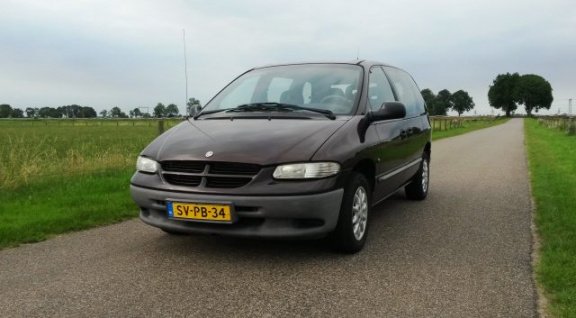 Chrysler Voyager - 2.4i S 7-persoons in goede staat met airco - 1