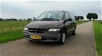 Chrysler Voyager - 2.4i S 7-persoons in goede staat met airco - 1 - Thumbnail