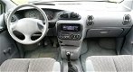 Chrysler Voyager - 2.4i S 7-persoons in goede staat met airco - 1 - Thumbnail