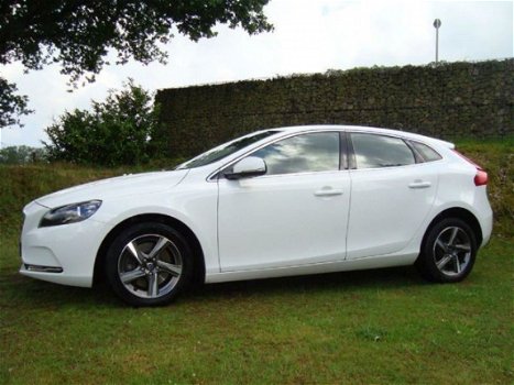 Volvo V40 - 2.0D4-190PK/Momentum/Business - 1