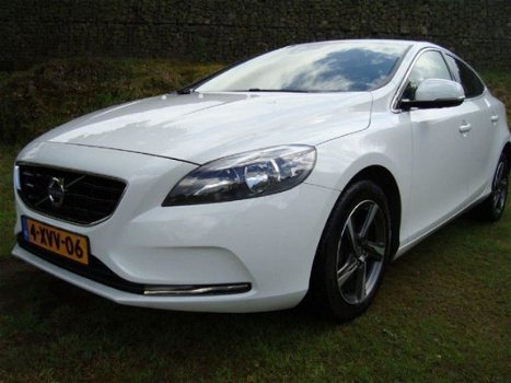 Volvo V40 - 2.0D4-190PK/Momentum/Business - 1