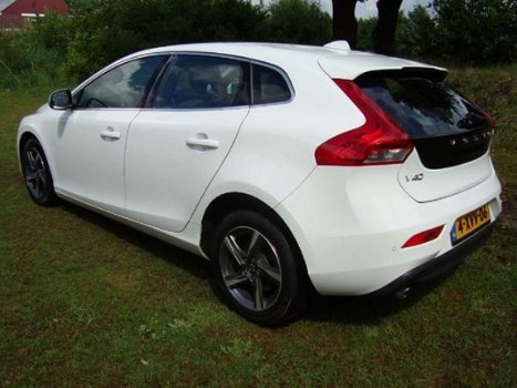 Volvo V40 - 2.0D4-190PK/Momentum/Business - 1