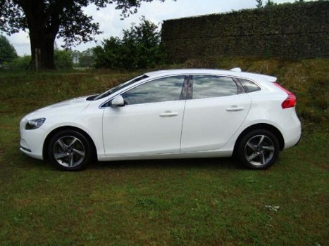 Volvo V40 - 2.0D4-190PK/Momentum/Business - 1