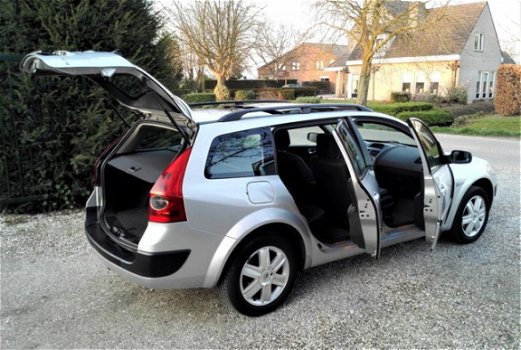 Renault Mégane Grand Tour - 1.6-16V Accès - 1