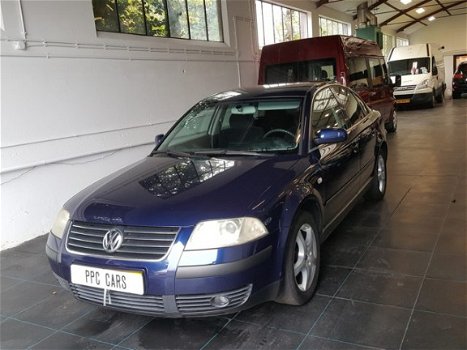 Volkswagen Passat - 1.9 TDI ARCTIC rode D rode I clima NAP 131pk - 1